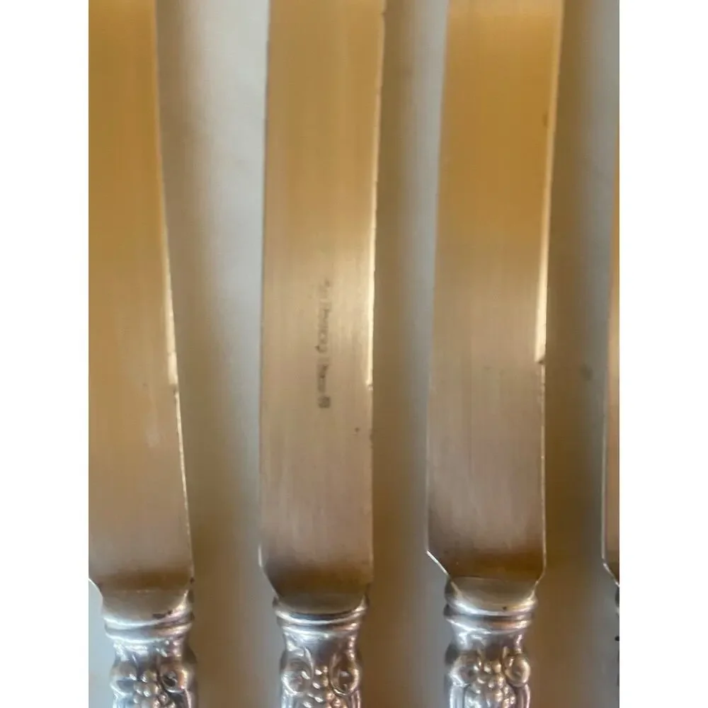 Set of 6 Antique 1847 Rogers Bros 1904 VINTAGE Grapes Silverplate Dinner Knives
